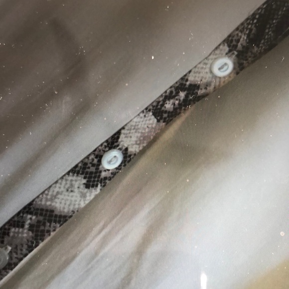 SNAKE PRINT FITTED COLOR SHIRT - Picture 4 of 4